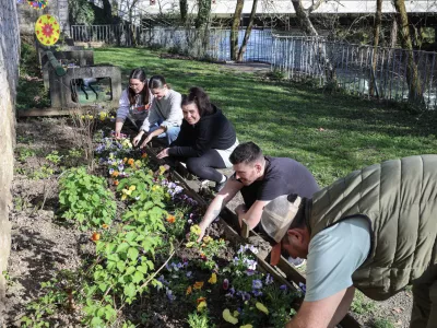 - 04.04.2025 - prostovoljska akcija Dan za spremembe bo v Fužinah potekal dogodek okra&scaron;evanja vrta//FOTO: Jaka Gasar