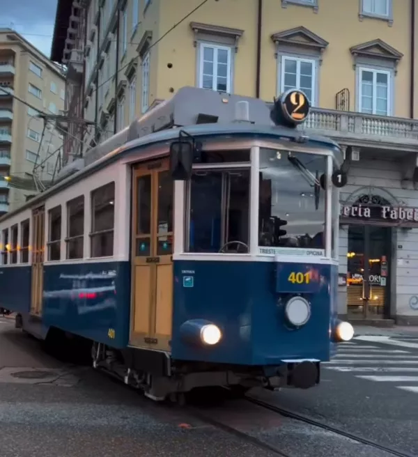 V Trst ponovno pelje openski tramvaj. F AGK / Foto: Agk