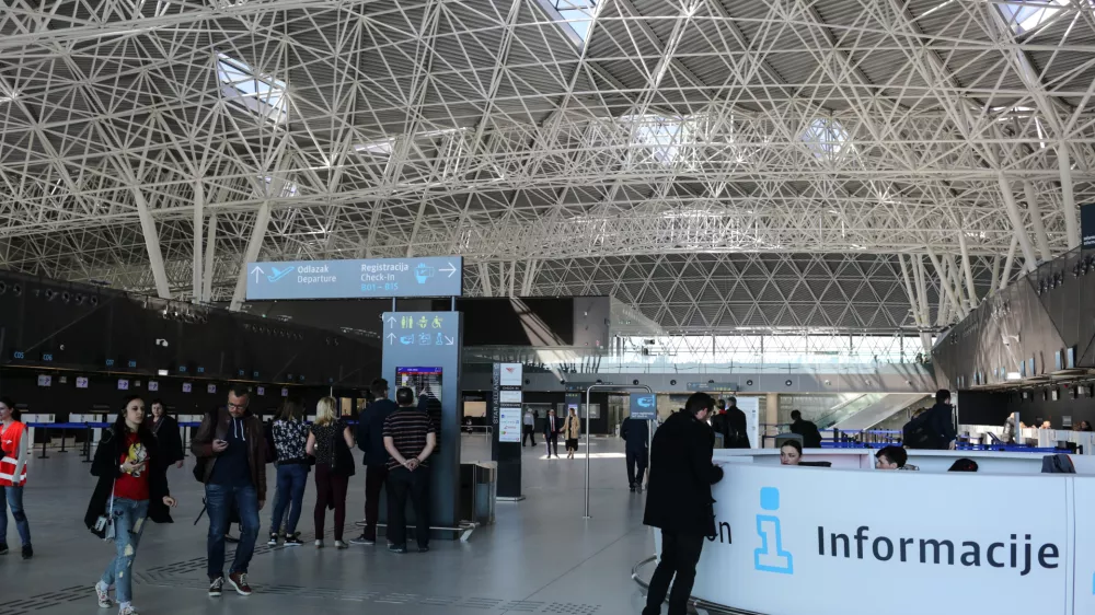 - potni&scaron;ki terminal -  - 28.03.2017 - Hrva&scaron;ka - Letali&scaron;če Franja Tuđmana Zagreb - prenovljeno mednarodno zagreb&scaron;ko letali&scaron;če --     //FOTO: Luka Cjuha