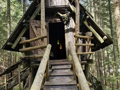 Misija eliksir je namenjena starej&scaron;im otrokom in odraslim, saj morajo za uspe&scaron;no razre&scaron;itev zapletenih ugank po&scaron;teno napeti možgane. F kranjska-gora,si