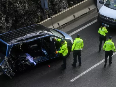 - 13.05.2023 - Prometna nesreča na nevarnem odseku dolenjske avtoceste pri izvozu Vi&scaron;nja Gora v smeri proti Novemu mestu. // FOTO: Nik Erik Neubauer