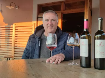 Rino Prelac: Zelo smo osredotočeni na to, da čim več sestavin za kuhinjo prihaja iz domačega okolja. In to ni neka brezvezna reklama, ali nekaj o čemer je danes moderno govoriti, ampak realna slika. F Iztok Klemenčič