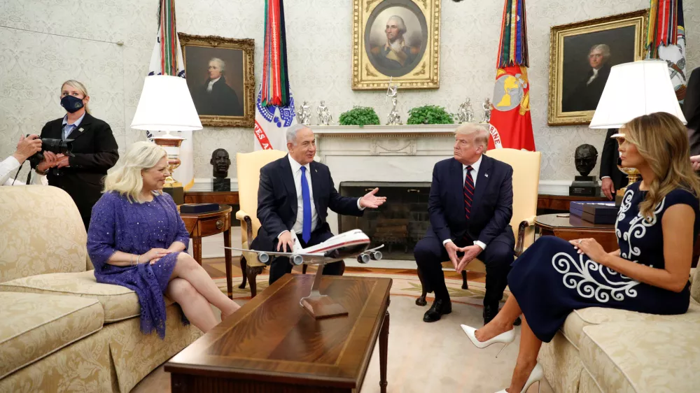 Israeli Prime Minister Benjamin Netanyahu speaks with President Donald Trump as Sara Natanyahu and first lady Melania Trump look on prior to the signing of the Abraham Accords, normalizing relations between Israel and some of its Middle East neighbors in a strategic realignment of Middle Eastern countries against Iran, in the Oval Office at the White House in Washington, U.S., September 15, 2020. REUTERS/Tom Brenner