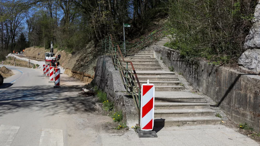 07.04.2025. Gradbi&scaron;če klančine ob stopni&scaron;ču na Poti spomina in tovari&scaron;tva PST na Vrhovci v Ljubljani. Foto: Bojan Velikonja
