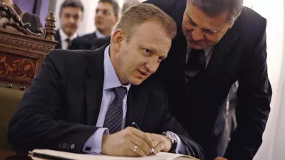 beograjski župan Dragan Đilas in ljubljanski župan Zoran Jankovič, - ljubljanski župan je sprejel beograjskega župana, kateri se je vpisal v Zlato knjigo mesta Ljubljana, z ljubljanskim županom sta podpisala tudi sporazum o pobratenju in beograjski župan je sprejel pismo ljubljanskega župana o podpori kandidaturi Beograda za Evropsko prestolnico kulture 2020//FOTO: Bojan Velikonja