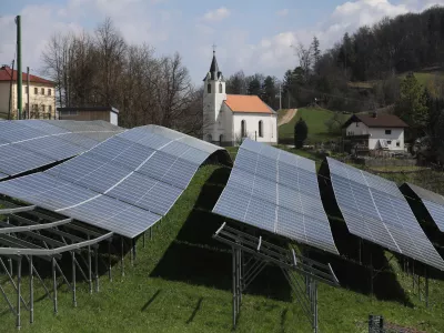 3.4.2025 - Sončna elektrarna - Svibno - vas Počakovo - sončna elektrarna na kmetijskem zemlji&scaron;čuFoto: Luka Cjuha