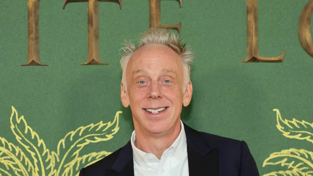 2SK9862 Los Angeles, USA. 11th Feb, 2025. Mike White arrives at the Los Angeles Premiere Of HBO Original Series "The White Lotus" Season 3 at Paramount Theatre on February 10, 2025 in Los Angeles, California. Photo: CraSH/imageSPACE Credit: Imagespace/Alamy Live News