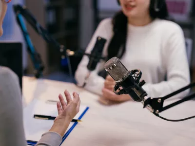 Beseda podkast je že lepo udomačena tudi v uradnih virih. / Foto: iStock