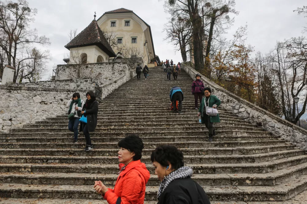 - 11.11.2016 - Bled - Blejski otok - turizem - korejski turisti  //FOTO: Luka Cjuha. / Foto: Luka Cjuha