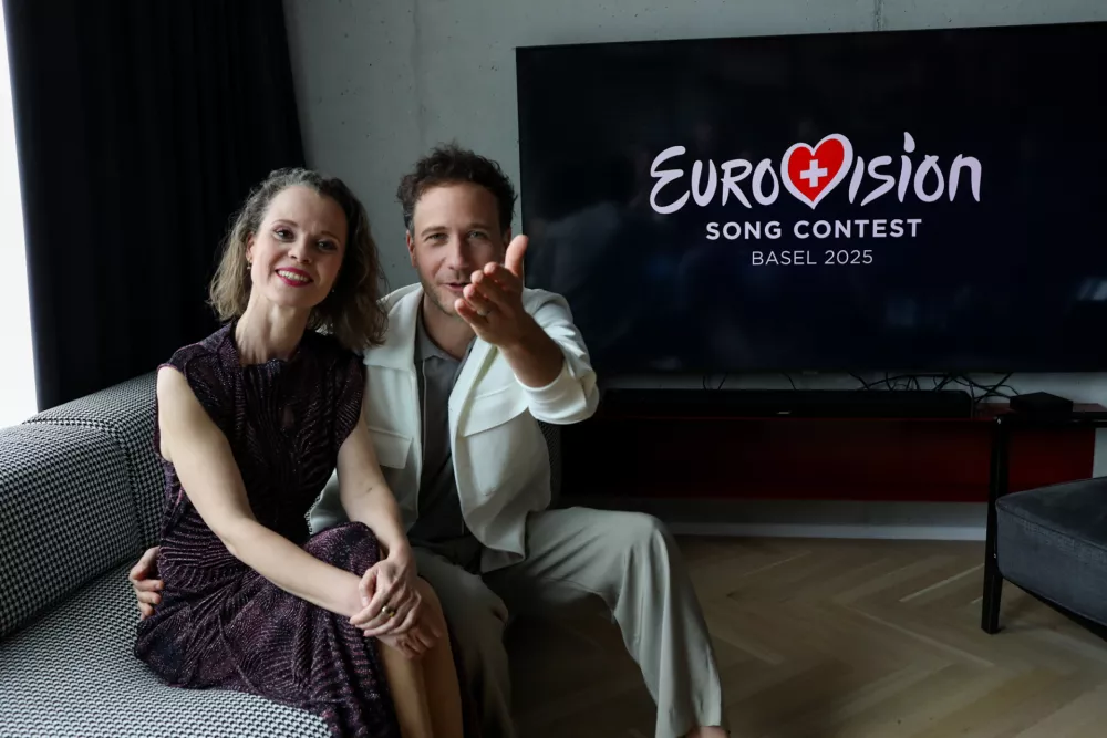 Medijsko druženje z evrovizijskim predstavnikom Klemnom Slakonjo pred odhodom v &Scaron;vico. / Foto: Bojan Velikonja&nbsp;