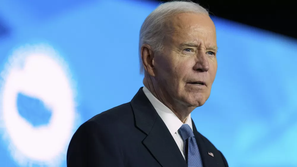 FILE - President Joe Biden waits to speak at the U.S. Conference of Mayors in Washington, Jan. 17, 2025. (AP Photo/Alex Brandon, File) / Foto: Alex Brandon