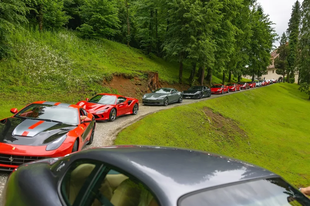 Srečanje Ferrarijev / Foto: Marko Delbello Ocepek