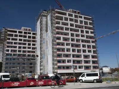 nepremičninestanovanjabivanjegradnjagradbi&scaron;čeblokstanovanjska soseska07.04.2025 Gradnja nepremičnin, soseska Ruski Car.FOTO: Nik Erik Neubauer