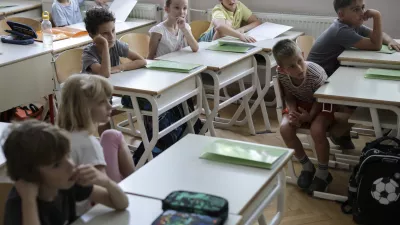 - 23.06.2023 - zaključek &scaron;olskega leta in začetek poletnih počitnic 2023 - zadnji dan pouka v &scaron;olskem letu 2022/23 - &scaron;olstvo, spričevala, učenci - osnovna &scaron;ola - Majda Vrhovnik //FOTO: Jaka Gasar