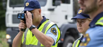 - radar - meritev hitrosti, - 13.08.2019 Spodnji Log - Vseevropska akcija Hitrost v kateri so sodelovali tudi slovenski policisti - glavni cilj akcije zmanjanje tevila prometnih nesre zaradi hitrosti - policijska kontrola policijski nadzor hitrosti na cestah - Policija //FOTO: Matjaž Rušt