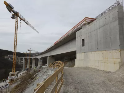 - 28.02.2024 - Železni&scaron;ki viadukt Vinjan - dogodek družbe 2TDK ob dokončanju glavnih gradbenih del na viaduktu Vinjan - Drugi tir železni&scaron;ke proge Divača - Koper, //FOTO: Luka Cjuha