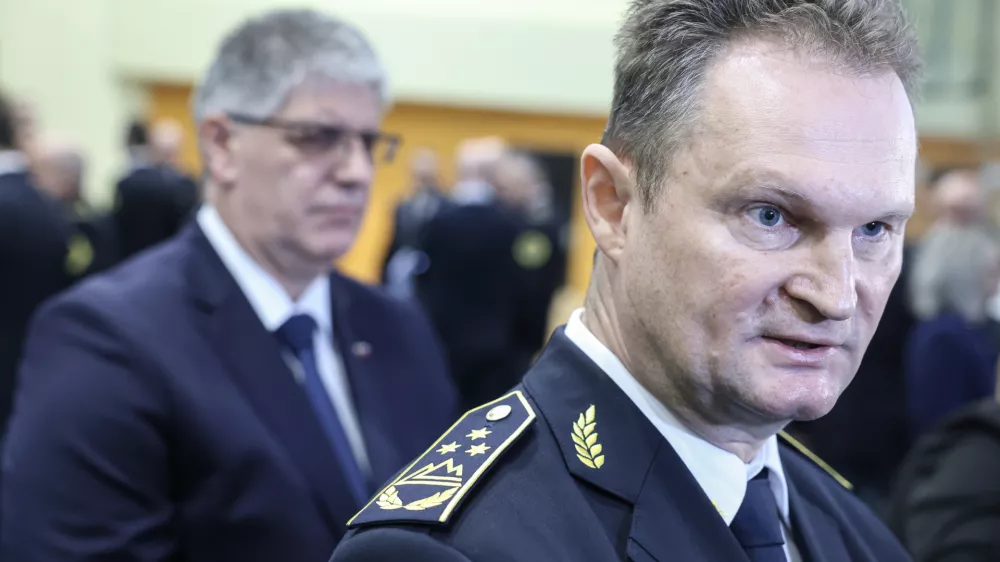 Bo&scaron;tjan Poklukar, Damjan Petrič- 12.02.2025 - Policija je nagradila 66 izjemnih posameznikov, ki so v najrazličnej&scaron;ih okoli&scaron;činah pomagali re&scaron;evati življenja ljudi - podelitev, policija, hrabrost, požrtvovalnost, priznanja//FOTO: Jaka Gasar