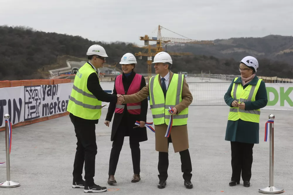 generalni direktor 2TDK Matej Oset, ministrica za infrastrukturo Alenka Bratu&scaron;ek, predsednik vlade dr. Robert Golob, vodja Predstavni&scaron;tva Evropske komisije v Sloveniji dr. Jerneja Jug Jer&scaron;e, - 28.02.2024 - Železni&scaron;ki viadukt Vinjan - dogodek družbe 2TDK ob dokončanju glavnih gradbenih del na viaduktu Vinjan - Drugi tir železni&scaron;ke proge Divača - Koper, //FOTO: Luka Cjuha