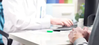 Doctor and patient in appointment, visit or meeting in hospital office or emergency room. Physician or nurse writing prescription, instructions, medical record or data with computer. / Foto: Tero Vesalainen