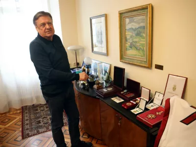 Leta 2022 je Aleksander Vučić ljubljanskemu županu podelil srbsko državno odlikovanje (na fotografiji skrajno desno) za &raquo;posebne zasluge pri razvoju in utrjevanju sodelovanja in prijateljskih odnosov med Republiko Srbijo in Republiko Slovenijo&laquo;. Foto:Tomaž Skale