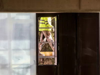 Gradbeni&scaron;tvo je ena od panog, ki je &scaron;e posebej problematična z&nbsp;vidika podalj&scaron;evanja delovne dobe.&nbsp;/ Foto: Bojan Velikonja