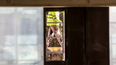 Gradbeni&scaron;tvo je ena od panog, ki je &scaron;e posebej problematična z&nbsp;vidika podalj&scaron;evanja delovne dobe.&nbsp;/ Foto: Bojan Velikonja