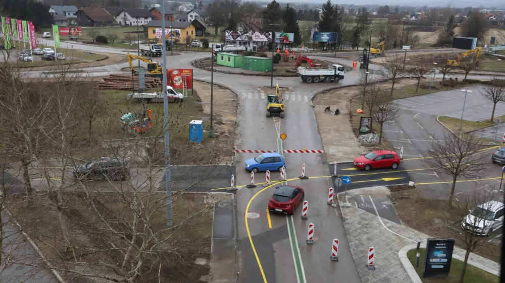 16.01.2025. Zapora kroži&scaron;ča pri Supernovi in Eleclercu na Rudniku v Ljubljani. FOTO: Bojan Velikonja 