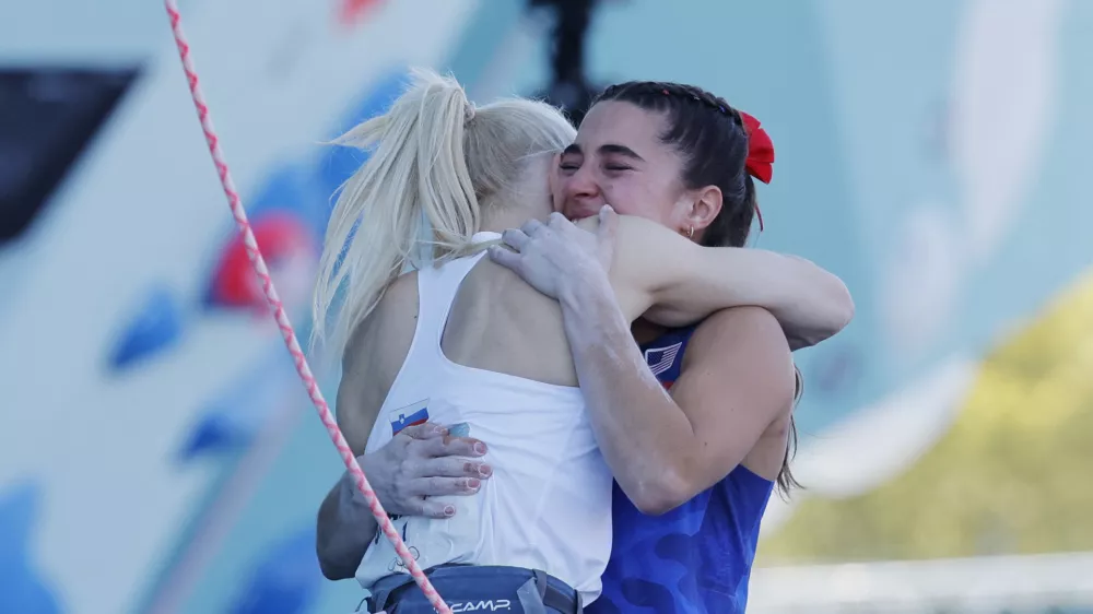Paris 2024 Olympics - Climbing - Women's Boulder & Lead, Final Lead - Le Bourget Sport Climbing Venue, Le Bourget, France - August 10, 2024. Erin Gold medallist Janja Garnbret of Slovenia and silver medallist Brooke Raboutou of United States celebrate. REUTERS/Anushree Fadnavis
