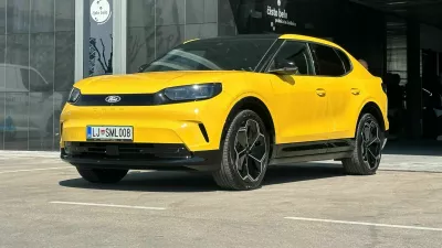 Ford capri ponuja do kar 627 kilometrov električnega dosega. / Foto: Matjaž Terzič