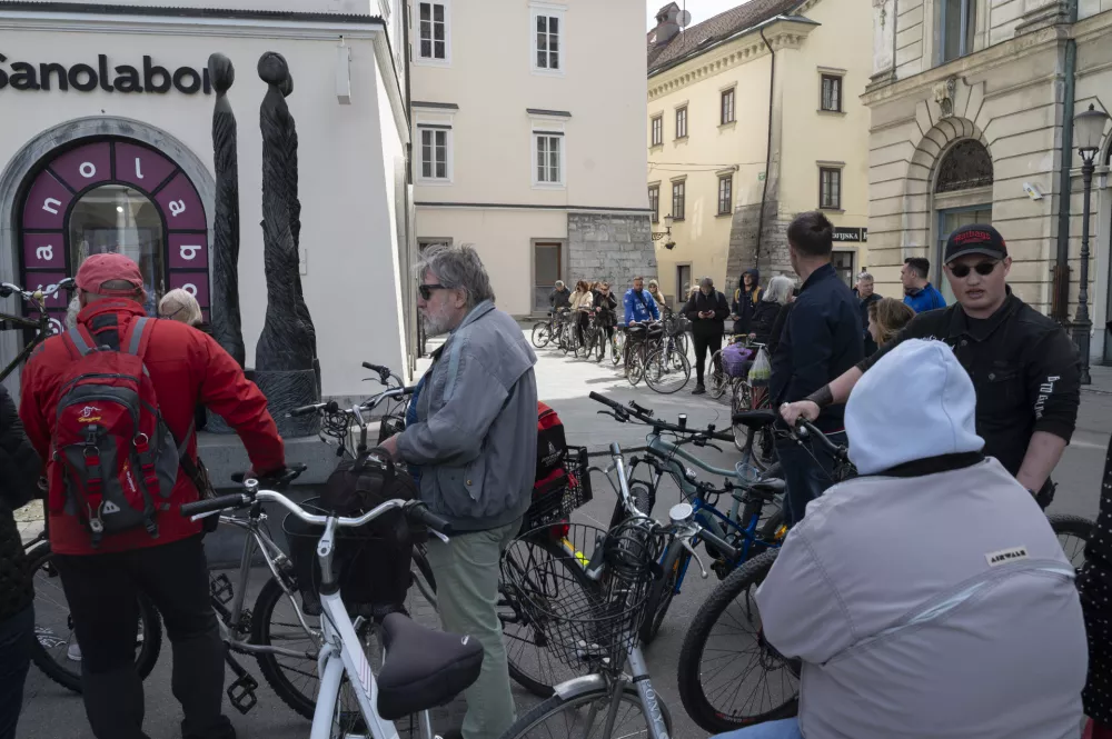 Od 14. ure dalje se je vila dolga vrsta na servis čakajočih kolesarjev.&nbsp;Foto:&nbsp;Nik Erik Neubauer