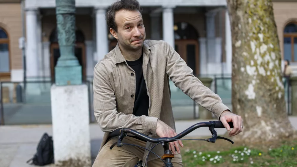 Nik &Scaron;krlec je izdal knjigo z naslovom Pozabi vse, kar ve&scaron; o spominu. Foto: Luka Cjuha