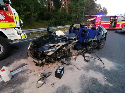 V hudi prometni nesreči pri Kozini je umrla 25-letna voznica avta. 