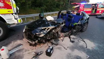 V hudi prometni nesreči pri Kozini je umrla 25-letna voznica avta. 