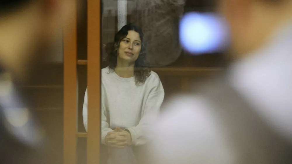 Russian-American dual citizen Ksenia Karelina, accused of treason for making a donation to a charity supporting Ukraine, attends a court hearing in Yekaterinburg, Russia August 15, 2024. REUTERS/Dmitry Chasovitin/