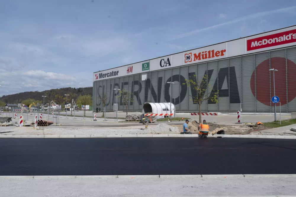 Jurčkova10.04.2025 Gradnja kroži&scaron;ča, Supernova, Rudnik. 