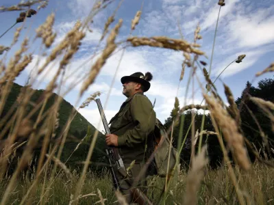 - lovec - jager - lovska pu&scaron;ka - // FOTO: Luka CjuhaOPOMBA: ZA OBJAVO V PRILOGI &ndash; DNEVNIKOV OBJEKTIV - REPORTAŽA
