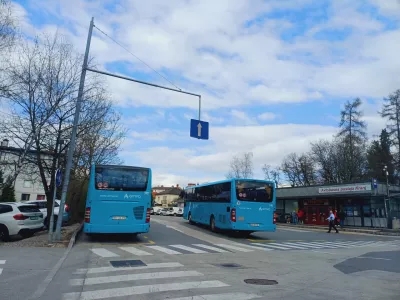 Na Arrivinih mestnih avtobusih od začetka leto&scaron;njega leta plačilo z gotovino ni več možno. Foto:&nbsp;Tina Jereb
