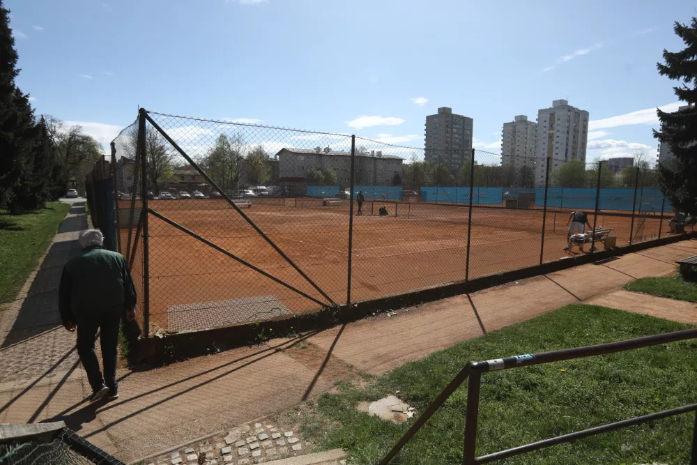8.4.2025 - &Scaron;portni park Savsko naselje - tenis igri&scaron;čeFoto: Luka Cjuha
