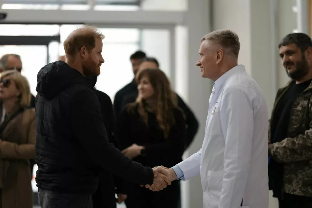 Britain's Prince Harry shakes hands with a member of medical staff as he visits the Superhumans Centre in Lviv, Ukraine, April 10, 2025. Superhumans Centre/Handout via REUTERS THIS IMAGE HAS BEEN SUPPLIED BY A THIRD PARTY. NO RESALES. NO ARCHIVES. MANDATORY CREDIT