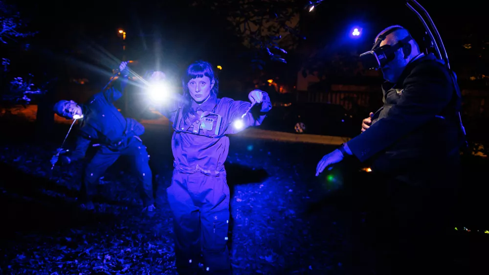 Gledali&scaron;če Ane Monro bo v soboto in torek dvakrat izvedlo hibridno ulično predstavo #spletohodci. Foto: Luka Dakskobler