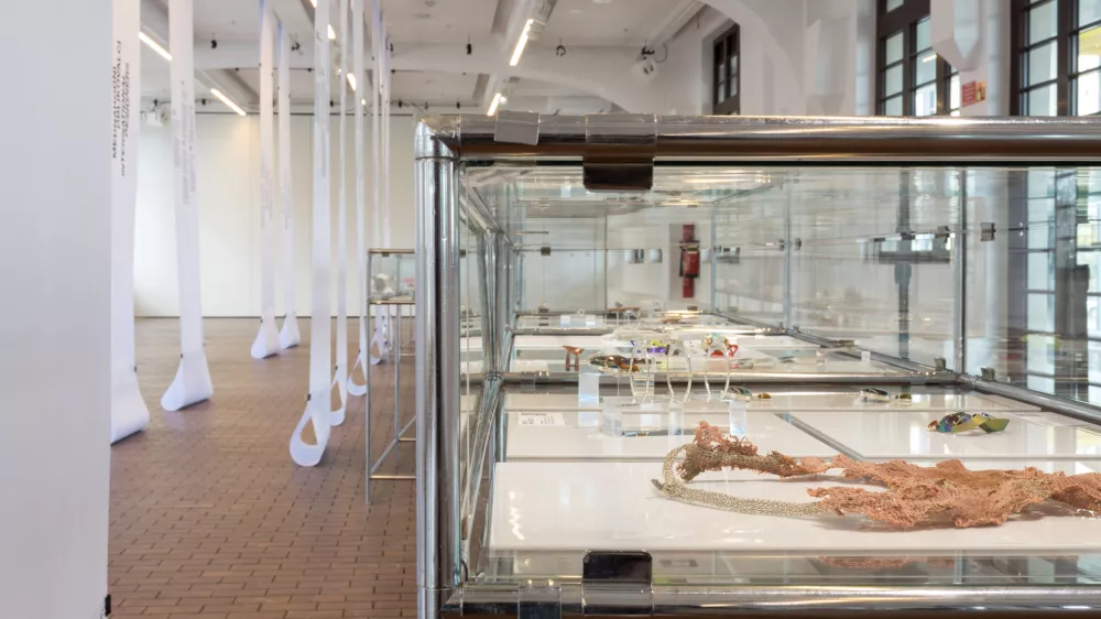 Slovenski teden nakita povezuje vrhunske oblikovalce, zlatarske mojstre in mlade ustvarjalce iz Slovenije in tujine. Foto: Tine Lisjak