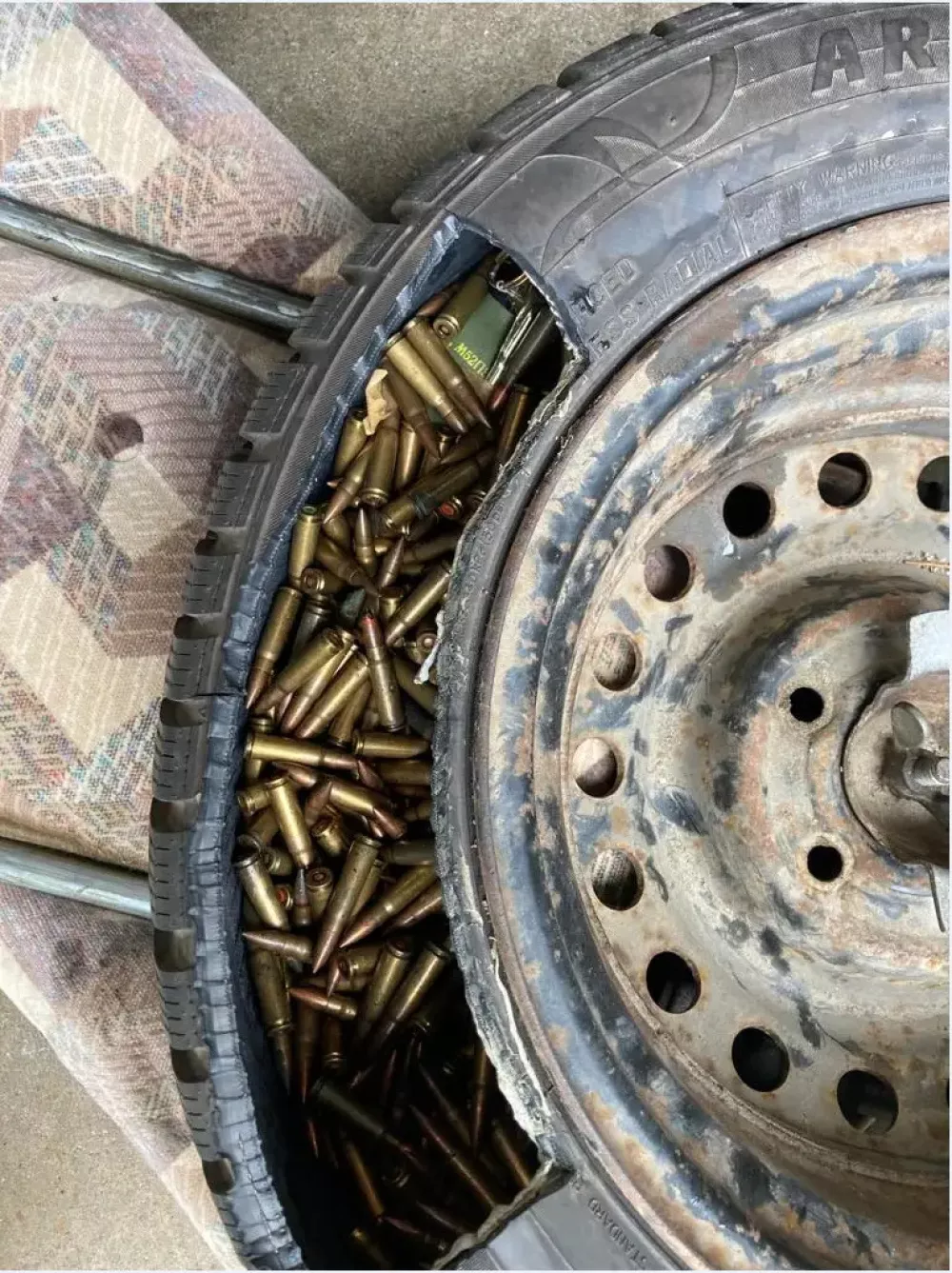 Naboji v pnevmatiki. Foto: Europol