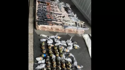 Zasežene pu&scaron;ke in granate. Foto: Europol