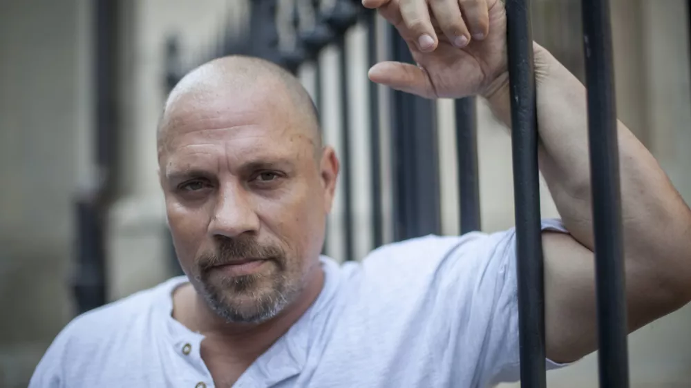 Boris Dežulović, hrva&scaron;ki novinar in književnik, Dnevnikov kolumnist    ///FOTO: Luka CjuhaOPOMBA: ZA OBJAVO V PRILOGI &ndash; DNEVNIKOV OBJEKTIV - INTERVJU 2015.