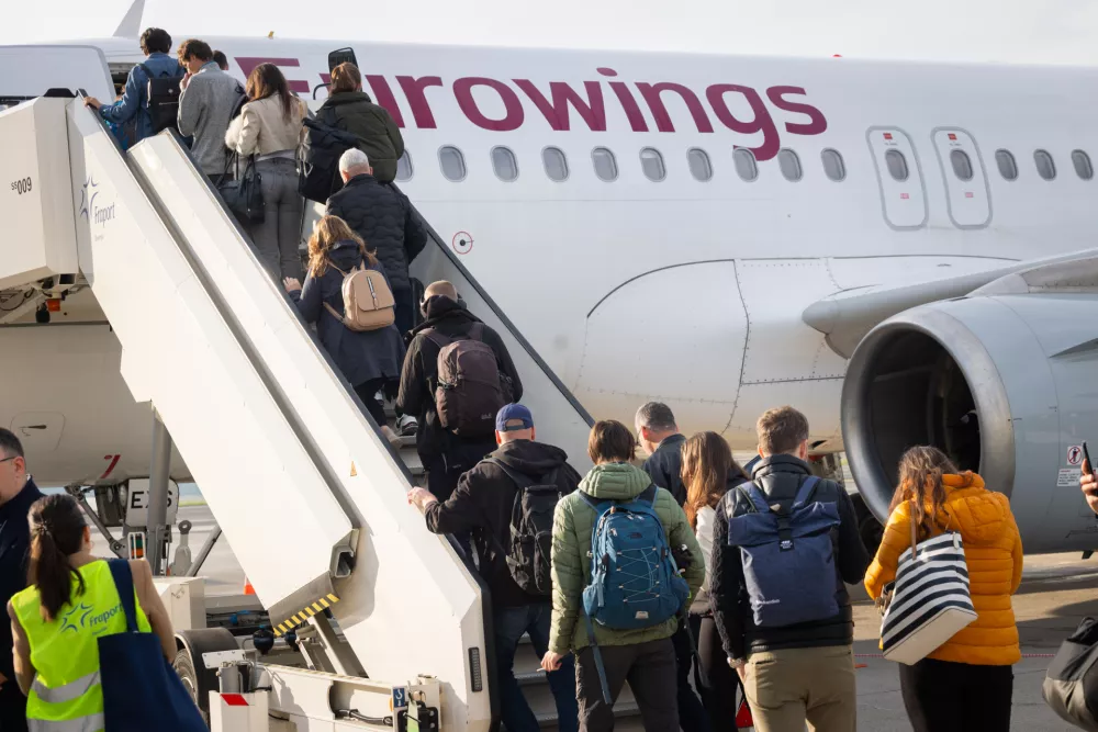 Brnik.Pristanek letala ob vzpostavitvi letalske povezave med Ljubljano in Dusseldorfom prevoznika Eurowings.