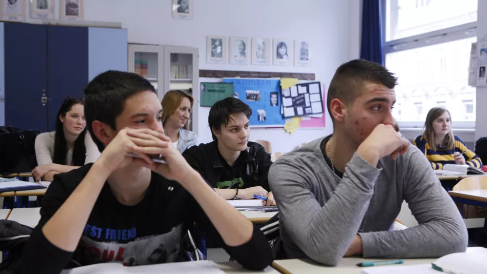 Tudi leto&scaron;nje prijave so pokazale, da se je največ kandidatov prijavilo v programe srednjega strokovnega izobraževanja. Fotografija je simbolična. Foto: Luka Cjuha