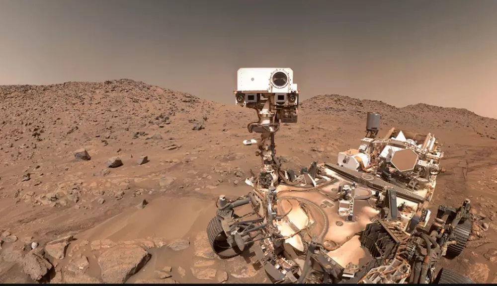 Zdaj že sloviti rover po&scaron;ilja pozdrave z Marsa. / Foto: Nasa/jpl-caltech/asu