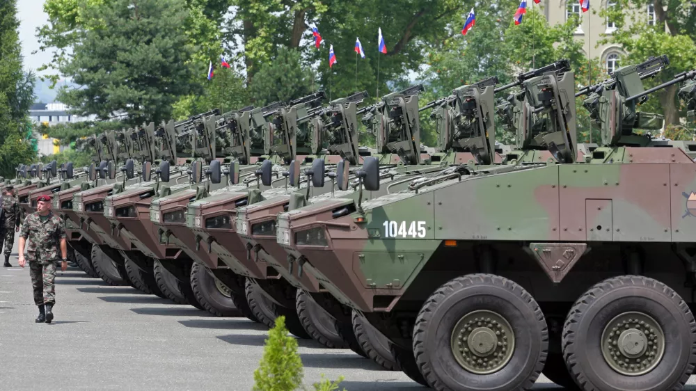 Prevzem 16. oklepnikov Patria v Voja&scaron;nici General Maister v Mariboru //FOTO: Luka CjuhaOPOMBA: ZA OBJAVO V ČASOPISU DNEVNIK