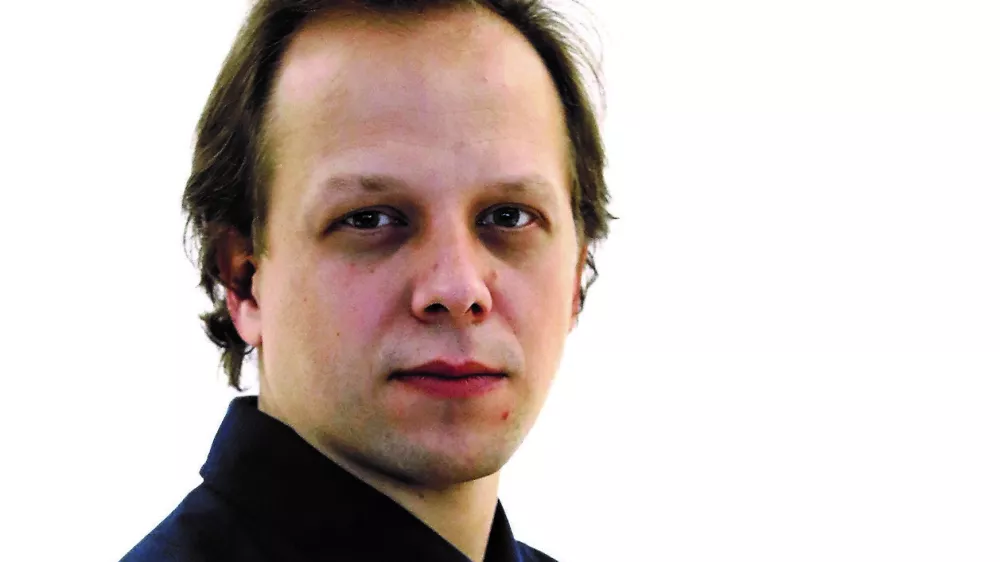 Miha Turk- Redakcija Dnevnik 2024 - portreti za komentarje in kolumne - kolumnisti - komentatorji &ndash; novinarji - portret //FOTO: Luka Cjuha