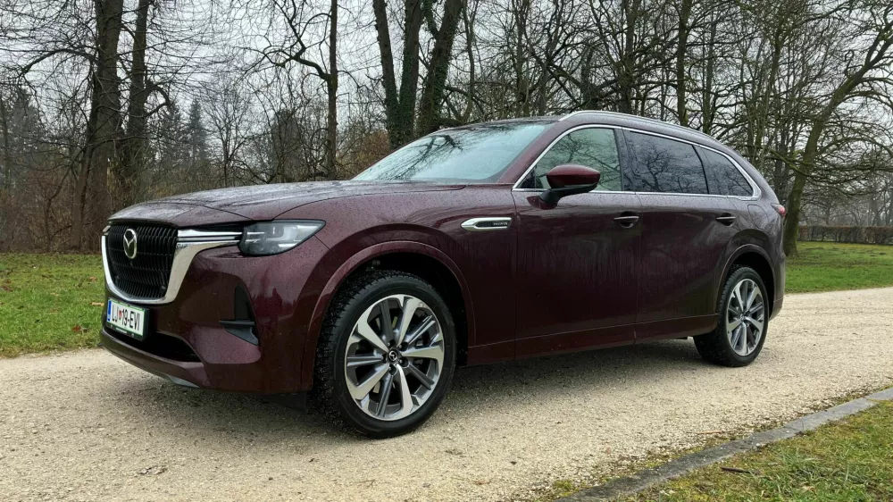 CX-80 je največja in najdražja mazda, temu primerno je bogato založena s serijsko opremo. Dizelski motor je varčen in zmogljiv.